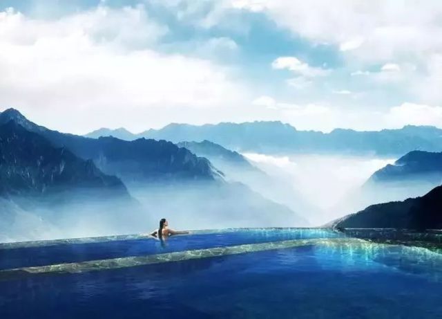 去了浮云牧场才知道，有一种度假，叫窗外是雪山，出门就到了“瑞士”。.jpg